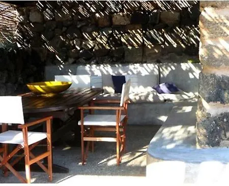 Dammuso Favarelle Da Caty Scauri (Sicily)