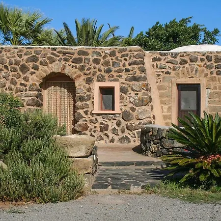 Dammuso Favarelle Da Caty Scauri (Sicily)
